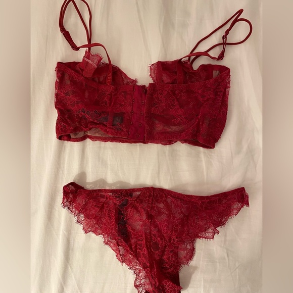 La perla lace bralette and underwear - Picture 2 of 4